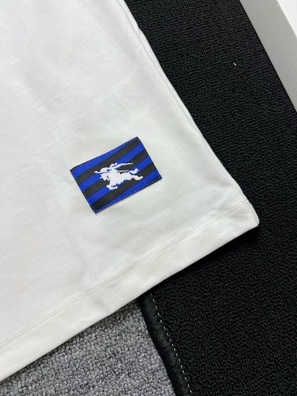 ブランドTシャツ側面デザイン